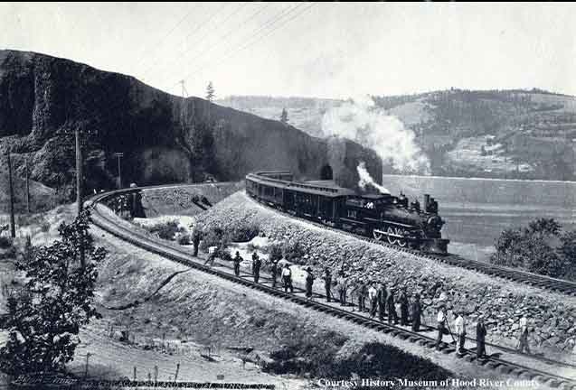 Railroads along the Columbia River: 215 Years of Transportation 