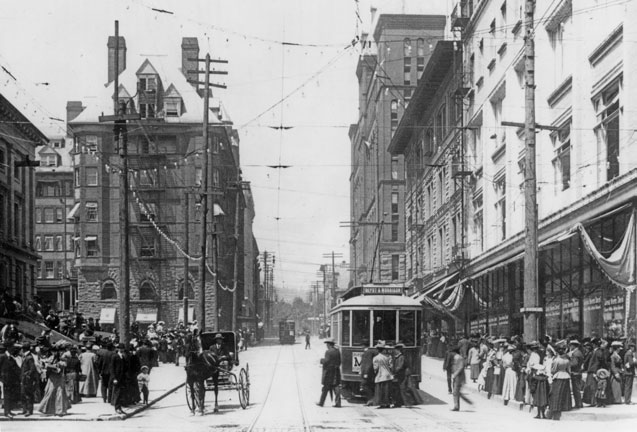 The Trolleys That Built Portland’s Neighborhoods 